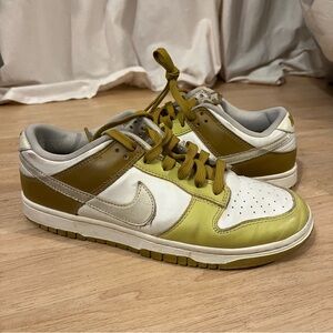 Men's Nike Dunk Low Retro
Bronzine/Coconut Milk (FZ4042
716) Size 8